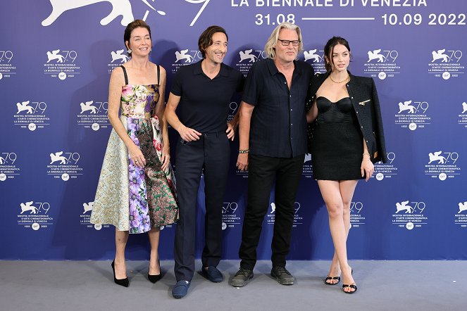 Blonde - Veranstaltungen - Photocall for the Netflix Film "Blonde" at the 79th Venice International Film Festival on September 08, 2022 in Venice, Italy - Julianne Nicholson, Adrien Brody, Andrew Dominik, Ana de Armas