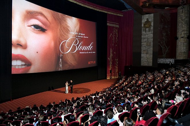 Blondýnka - Z akcií - Los Angeles Premiere Of Netflix's "Blonde" on September 13, 2022 in Hollywood, California