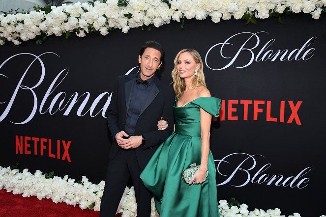 Blondýnka - Z akcií - Los Angeles Premiere Of Netflix's "Blonde" on September 13, 2022 in Hollywood, California - Adrien Brody, Georgina Chapman