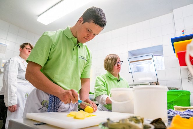 Zum Schwarzwälder Hirsch - Eine außergewöhnliche Küchencrew und Tim Mälzer - Photos