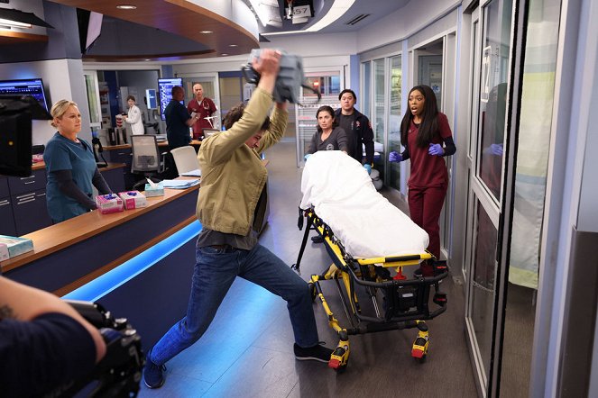 Chicago Med - Yep, This Is the World We Live In - Photos - Asjha Cooper