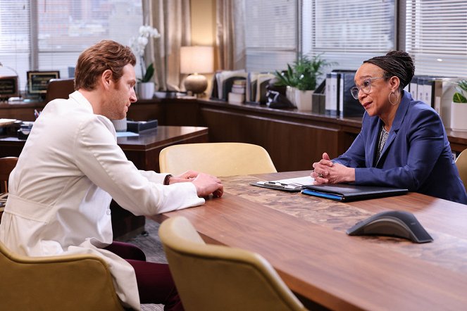 Nemocnice Chicago Med - Série 7 - And Now We Come to the End - Z filmu - Nick Gehlfuss, S. Epatha Merkerson