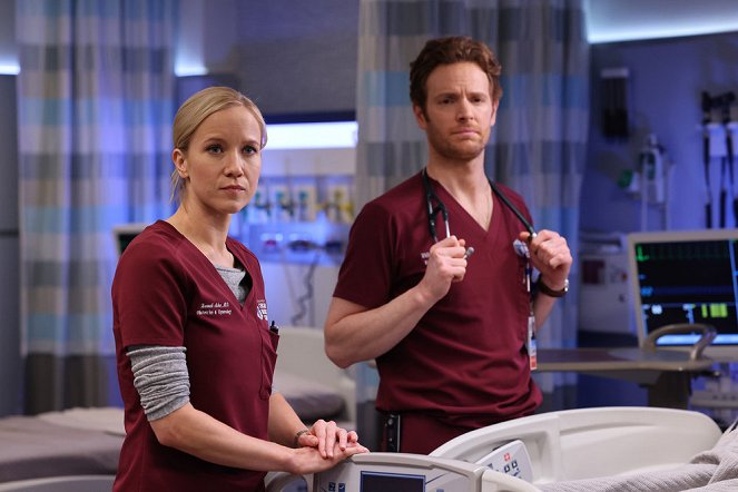 Chicago Med - Lying Doesn't Protect You from the Truth - Filmfotók - Jessy Schram, Nick Gehlfuss