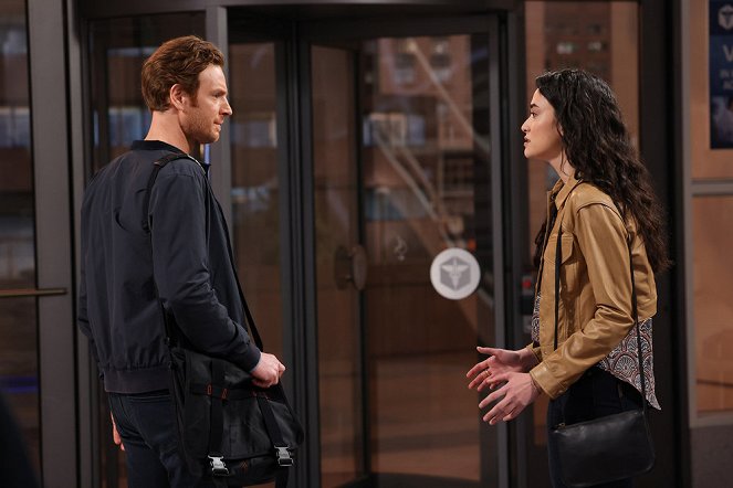 Chicago Med - Lying Doesn't Protect You from the Truth - Van film - Nick Gehlfuss, Angela Wong Carbone