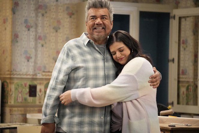 Lopez vs. Lopez - Season 1 - Pilot - Photos - George Lopez, Mayan Lopez