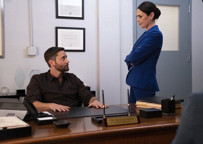 New Amsterdam - Truth Be Told - Photos - Ryan Eggold, Michelle Forbes