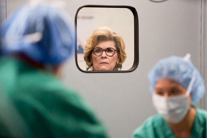 Szpital New Amsterdam - Season 4 - Niedokończone sprawy - Z filmu - Debra Monk