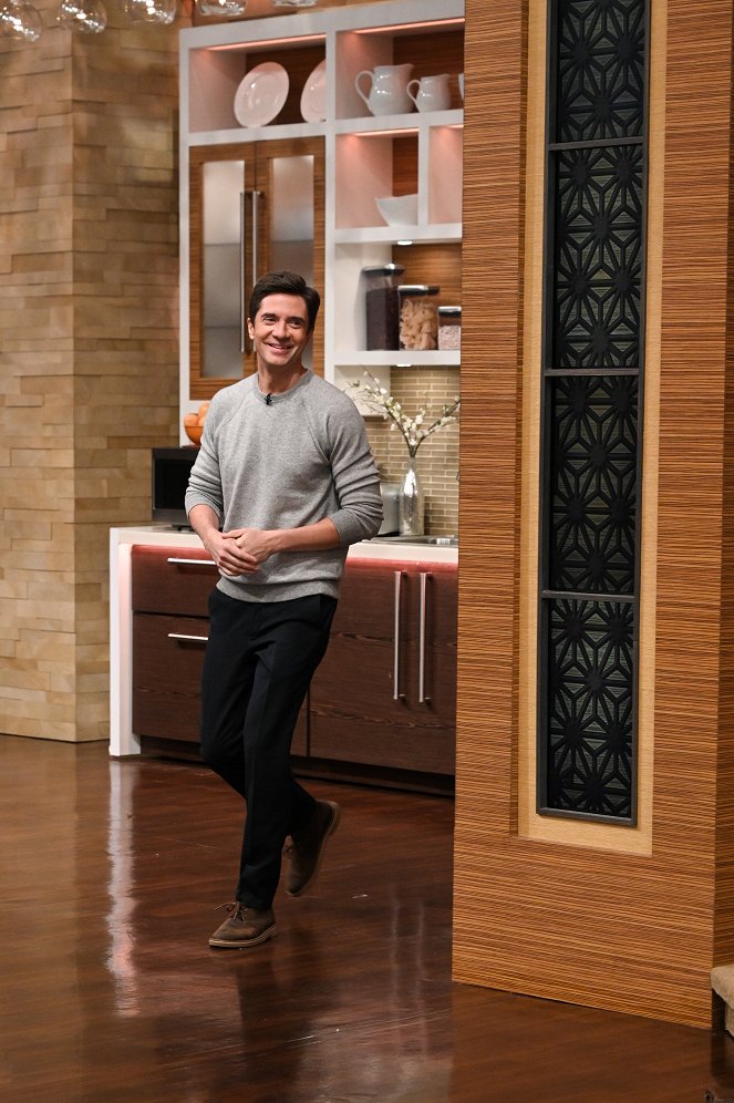 Home Economics - Live with Kelly and Ryan Hoodie, Complimentary - Van film