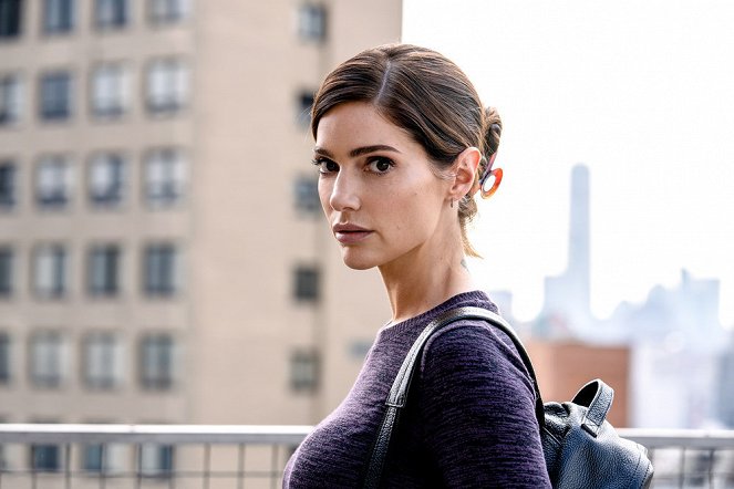 New Amsterdam - Paid in Full - Promoción - Janet Montgomery