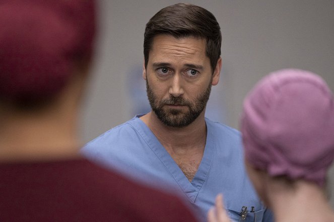 New Amsterdam - Laughter and Hope and a Sock in the Eye - Z filmu - Ryan Eggold