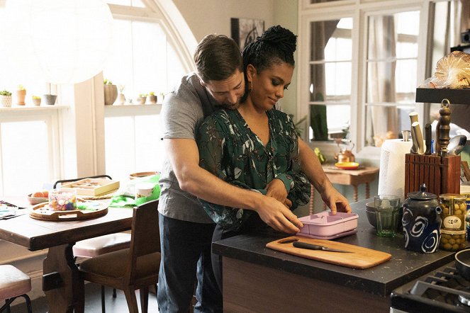 New Amsterdam - Season 4 - Laughter and Hope and a Sock in the Eye - Photos - Ryan Eggold, Freema Agyeman