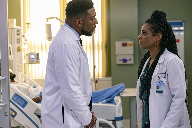 New Amsterdam - Laughter and Hope and a Sock in the Eye - Van film - Jocko Sims, Freema Agyeman