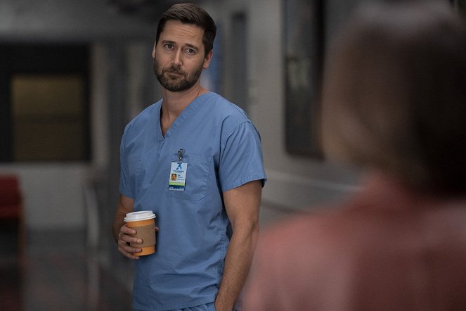 Nemocnice New Amsterdam - Laughter and Hope and a Sock in the Eye - Z filmu - Ryan Eggold
