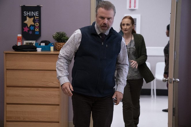 New Amsterdam - Laughter and Hope and a Sock in the Eye - De la película - Tyler Labine, Megan Byrne