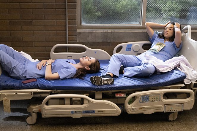 Grey's Anatomy - Everything Has Changed - Photos - Adelaide Kane, Midori Francis