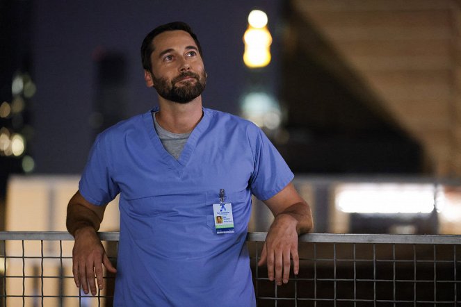 New Amsterdam - This Be the Verse - Do filme - Ryan Eggold