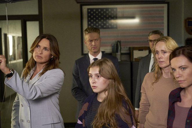 Law & Order: Special Victims Unit - Season 24 - The One You Feed - Photos - Mariska Hargitay