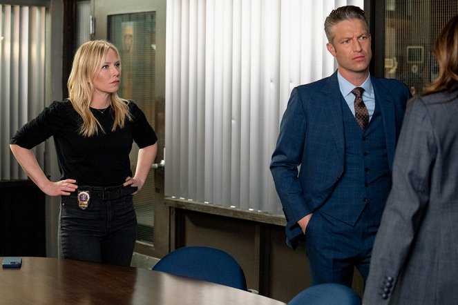 Law & Order: Special Victims Unit - A Final Call at Forlini's Bar - Photos - Kelli Giddish, Peter Scanavino