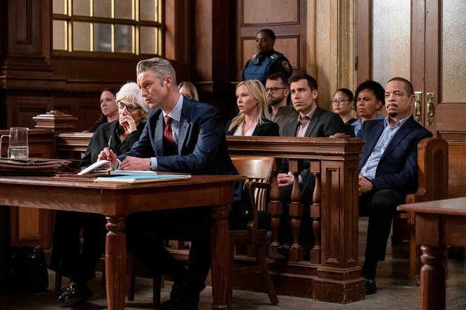 Law & Order: Special Victims Unit - Season 23 - Forlinis Bar - Filmfotos
