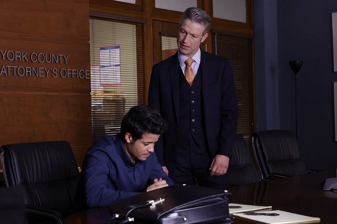 Law & Order: Special Victims Unit - Season 23 - Burning with Rage Forever - Photos - Peter Scanavino
