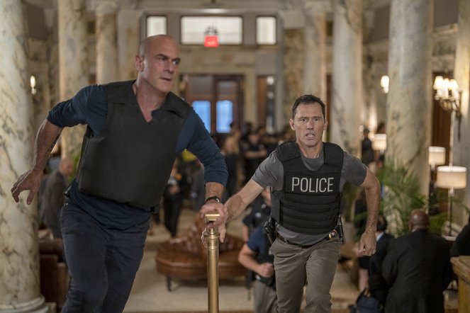 Law & Order: Organized Crime - Season 3 - Gimme Shelter - Part One - Photos - Christopher Meloni