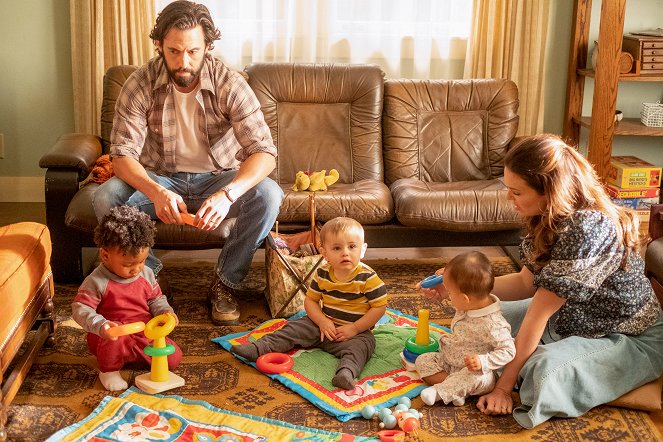 This Is Us - Season 6 - Don't Let Me Keep You - Photos - Milo Ventimiglia, Mandy Moore