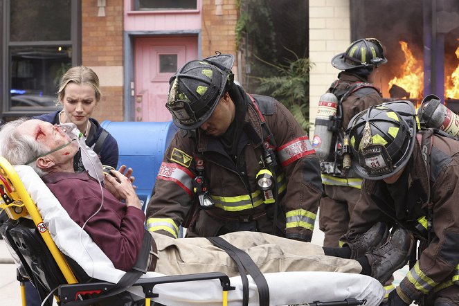 Chicago Fire - Season 11 - Cruz, Chloe...Javi? - Filmfotos - Kara Killmer