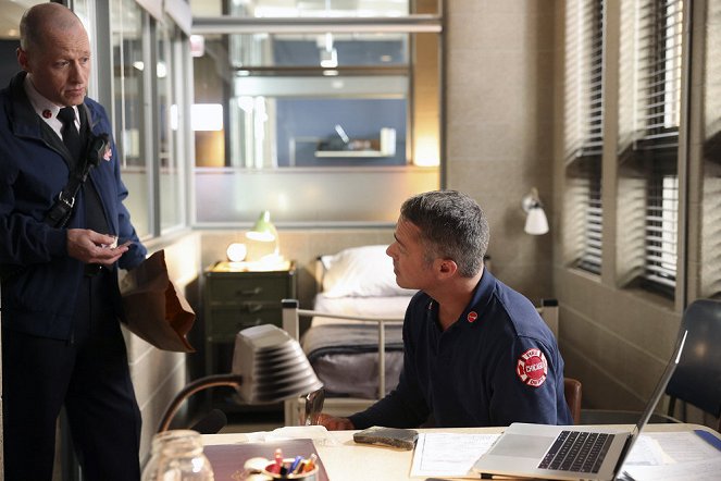 Chicago Fire - All-Out Mystery - Photos - Taylor Kinney