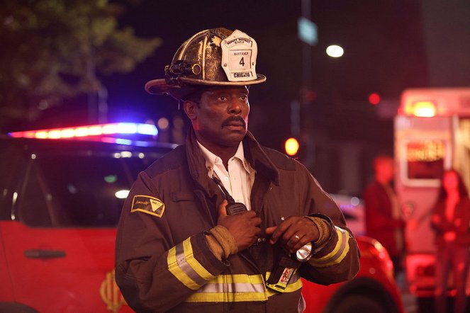 Chicago Fire - Season 11 - Completely Shattered - Photos - Eamonn Walker