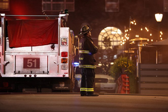 Chicago Fire - Completely Shattered - Van film