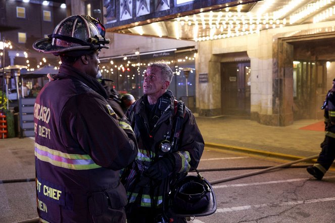 Chicago Fire - Completely Shattered - Photos - David Eigenberg