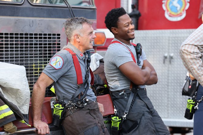 Chicago Fire - Season 11 - Completely Shattered - De la película - David Eigenberg, Daniel Kyri