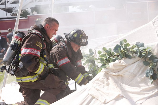 Chicago Fire - Hold on Tight - Photos - Taylor Kinney