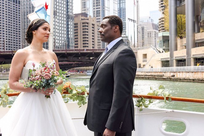 Chicago Fire - The Magnificent City of Chicago - Photos - Miranda Rae Mayo, Eamonn Walker