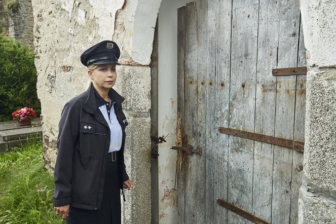 Policie Modrava - Mŕtvi do krčmy nechodia - Z filmu - Jaroslava Stránská