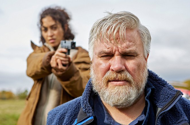 Harter Brocken: Das Überlebenstraining - Filmfotók - Sabrina Amali, Aljoscha Stadelmann