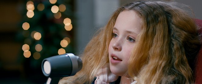 Izzy gegen die Weihnachtsräuber - Filmfotos - Cameron Seely