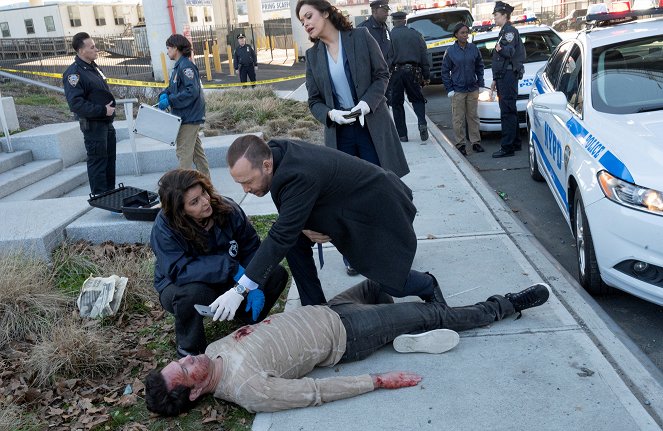 Blue Bloods - Crime Scene New York - The End - Photos - Donnie Wahlberg, Marisa Ramirez