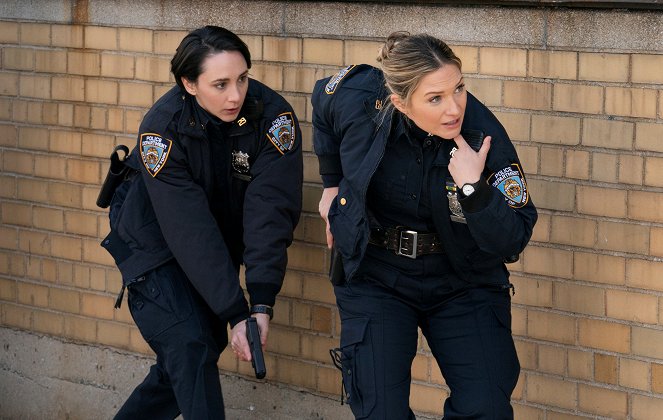 Blue Bloods - Crime Scene New York - Season 11 - Spilling Secrets - Photos - Lauren Patten, Vanessa Ray