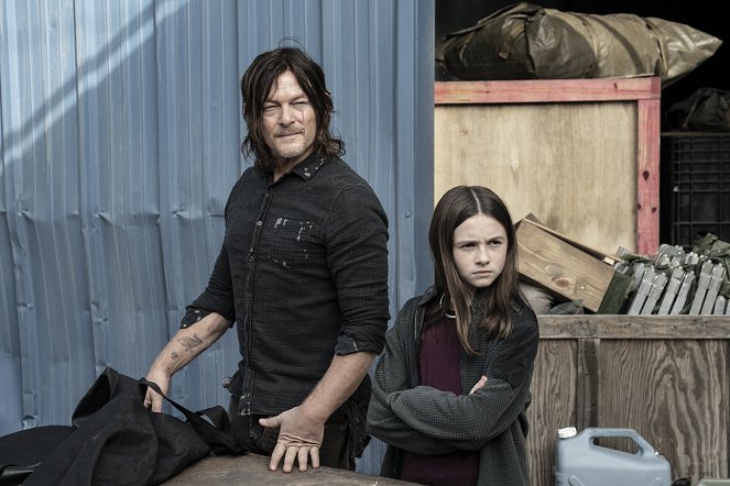 The Walking Dead - A New Deal - Van film - Norman Reedus, Cailey Fleming