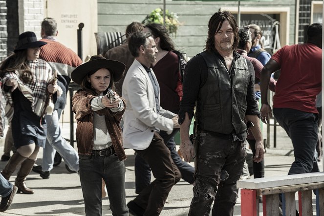 The Walking Dead - A New Deal - Do filme - Cailey Fleming, Norman Reedus