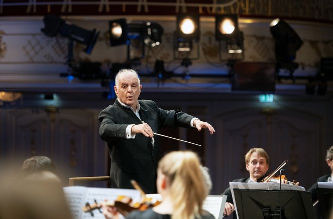 Barenboim dirigiert Beethovens Sinfonie Nr. 5 und Nr. 6 - Aus der Staatsoper Unter den Linden - Z filmu - Daniel Barenboim