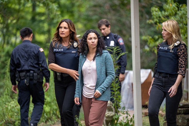 Law & Order: Special Victims Unit - Season 24 - The Steps We Cannot Take - Photos - Mariska Hargitay, Kelli Giddish