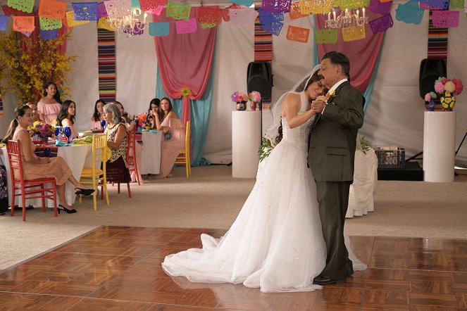 Home Economics - Wedding Bouquet, $125 - Kuvat elokuvasta