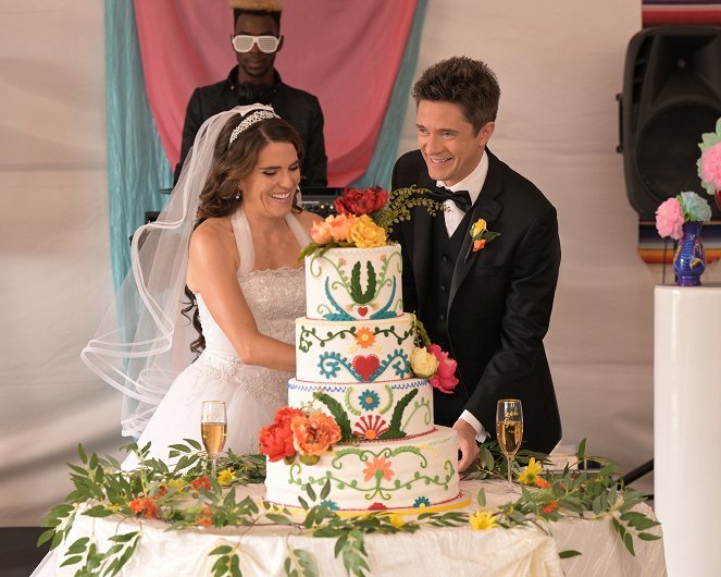 Home Economics - Season 3 - Wedding Bouquet, $125 - Filmfotos