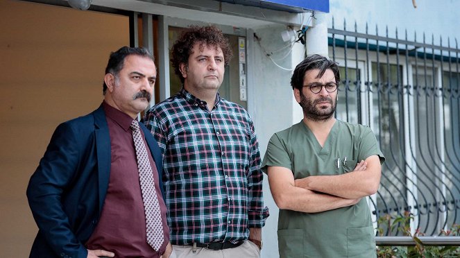 The Town Doctor - Episode 8 - Photos - Barış Yıldız, Ozan Akbaba