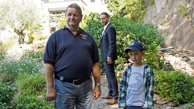 Der Bozen-Krimi - Familienehre - Photos - Hanspeter Müller, Julian Weigend