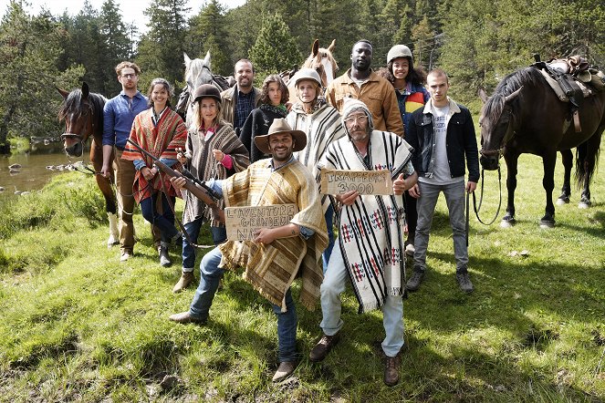 Pétaouchnok - Promóció fotók - Pablo Pauly, Délia Espinat-Dief, Camille Chamoux, Sami Ameziane, Pio Marmaï, Olivia Côte, Moussa Mansaly, Philippe Rebbot