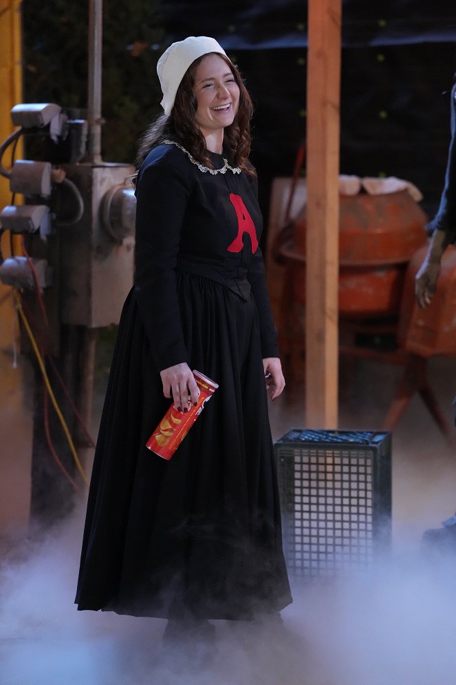 Die Conners - Season 5 - Book Bans and Guillotine Hands - Filmfotos - Emma Kenney