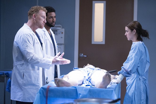 Grey's Anatomy - Season 19 - Haunted - Photos - Kevin McKidd, Anthony Hill, Adelaide Kane